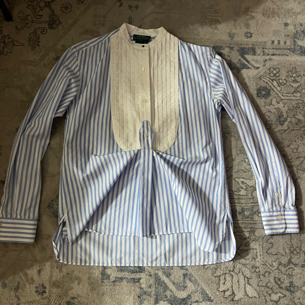 Lauren Ralph Lauren
Tuxedo-Inspired Buttoned Top
